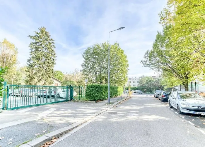 Parking Gratuit, Wifi - Fibre, Confort Eclaire