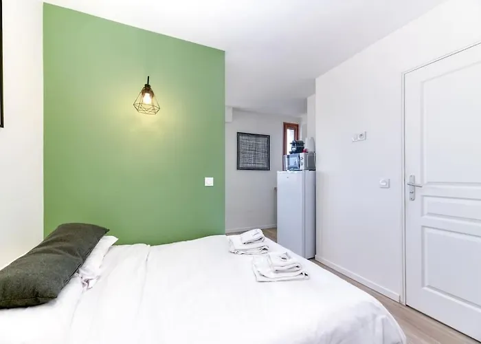 Parking Gratuit, Wifi - Fibre, Confort Eclaire