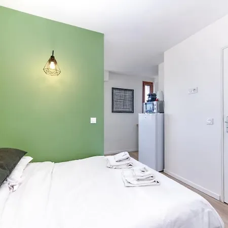 Parking Gratuit, Wifi - Fibre, Confort Eclaire